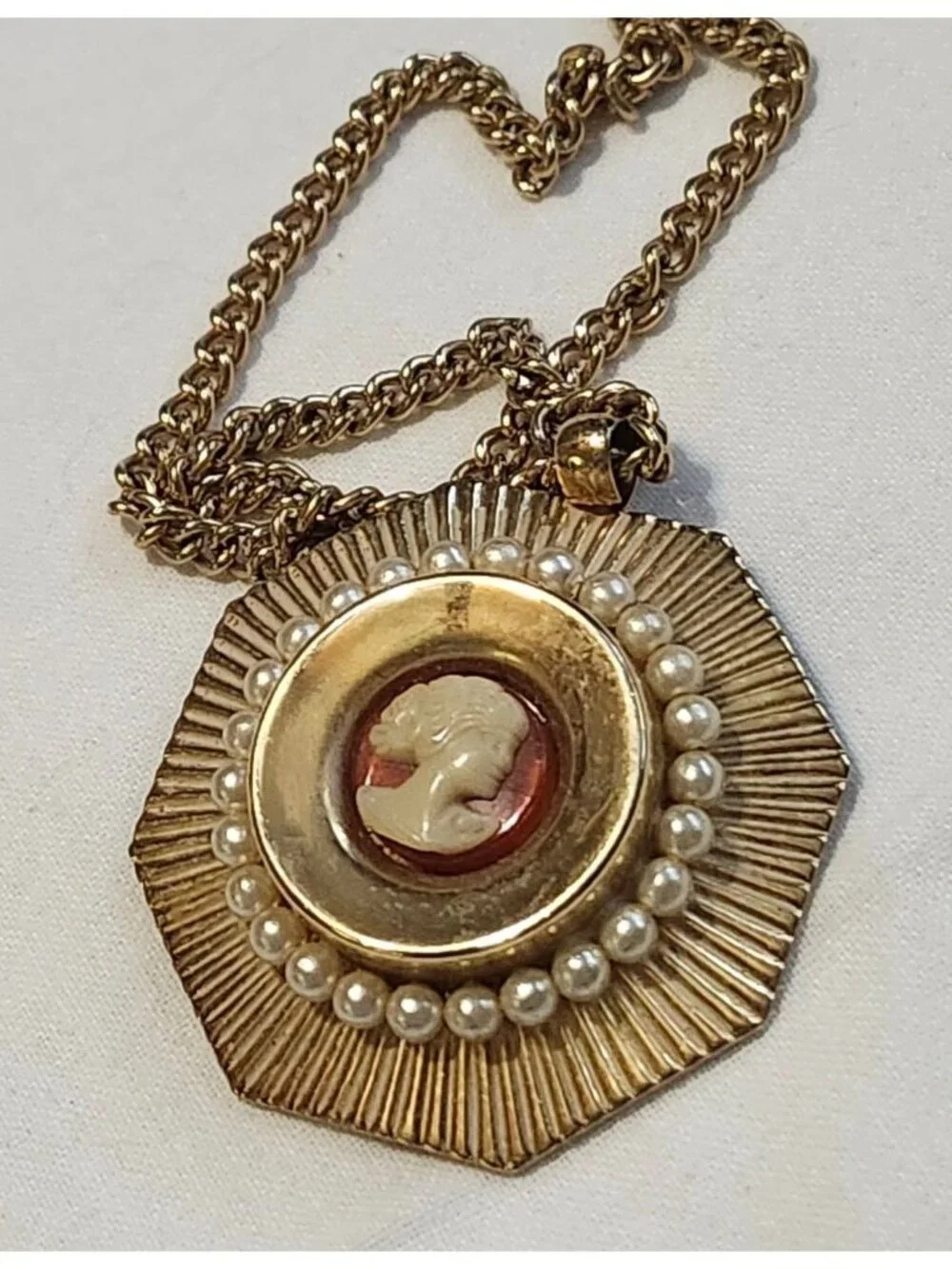 Vintage 1960s Gold Tone Cameo Pendant Necklace Faux Pearl Setting Classic